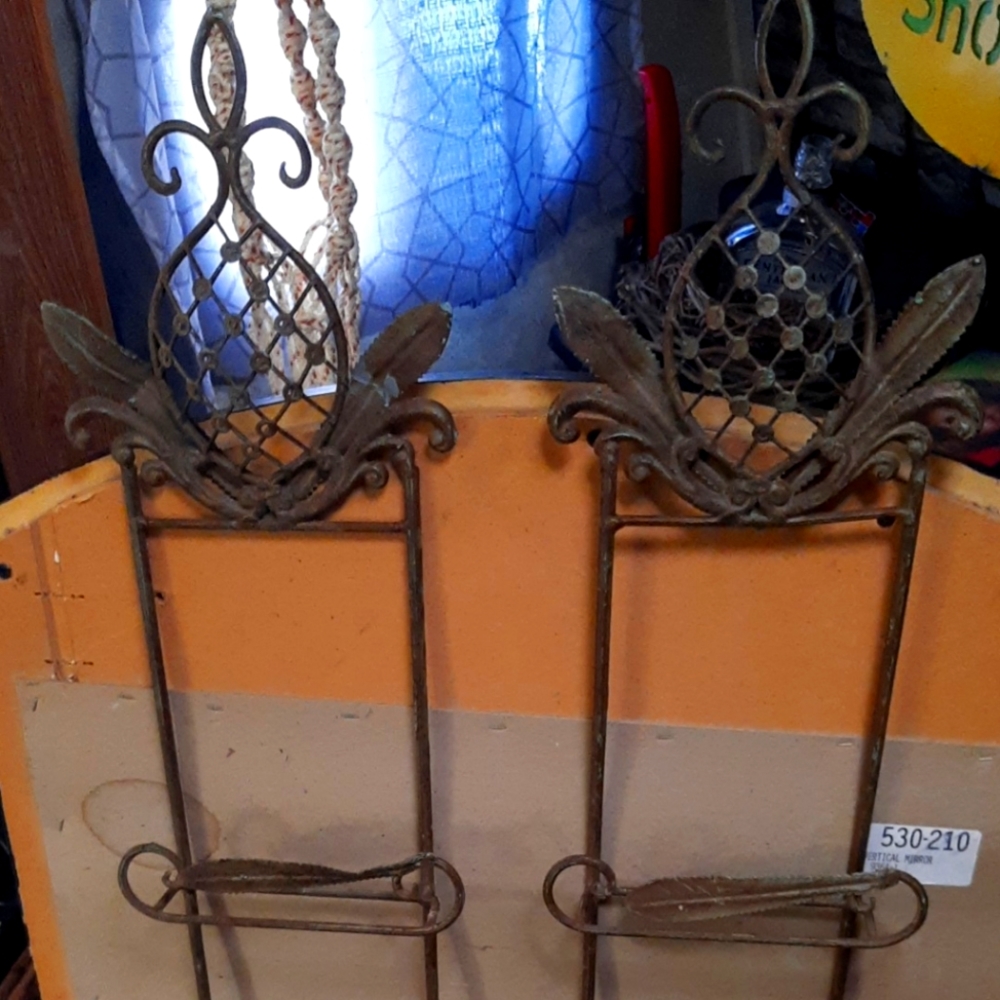 Plate hanger wall decor